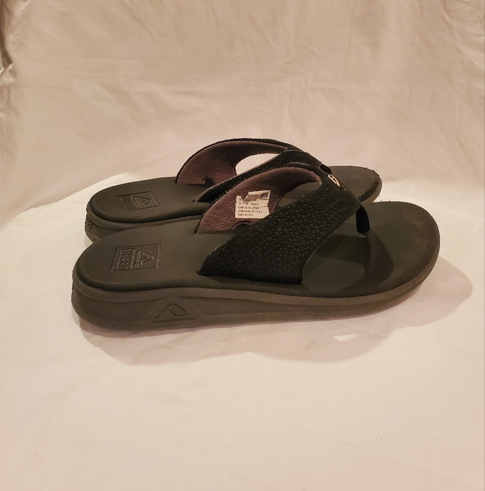 Reef Rover flip flops size 4